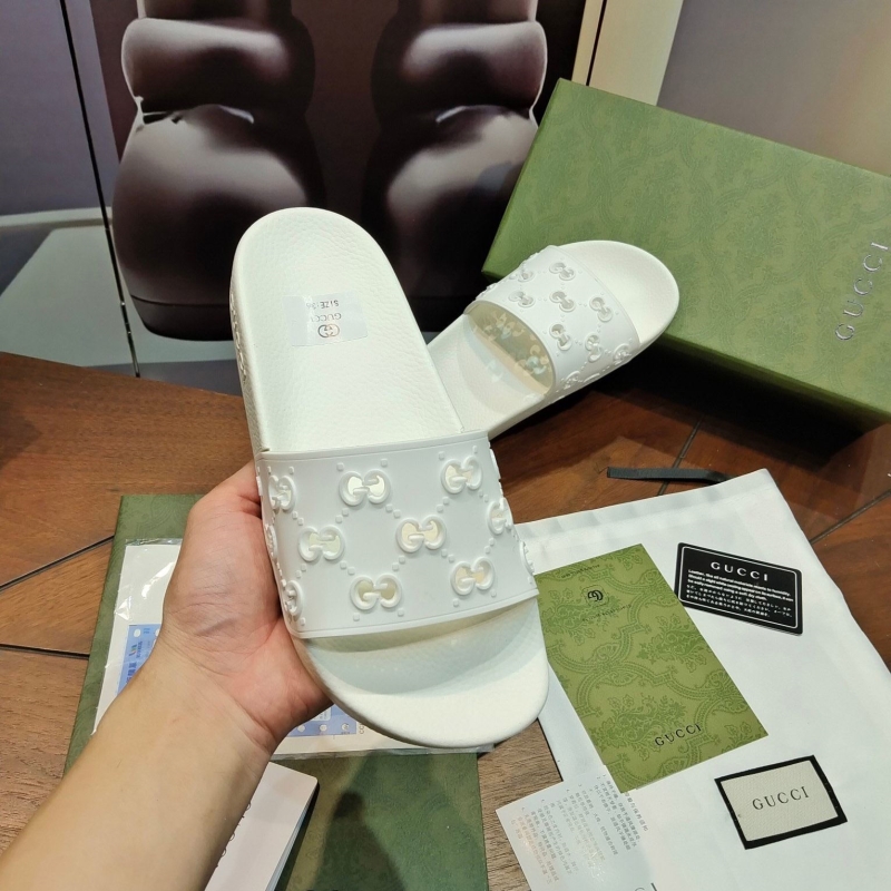 G*u*i slippers